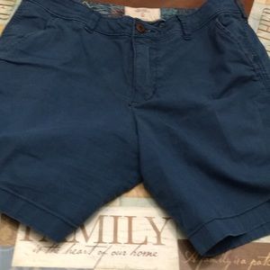 Hollister shorts  men’s size M. Great condition
